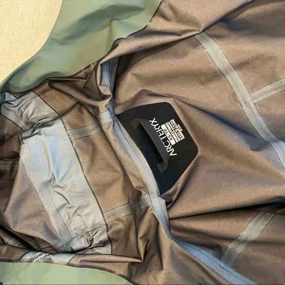 Arc’teryx green Gore-Tex Parka Jacket XS - Picture 14 of 16